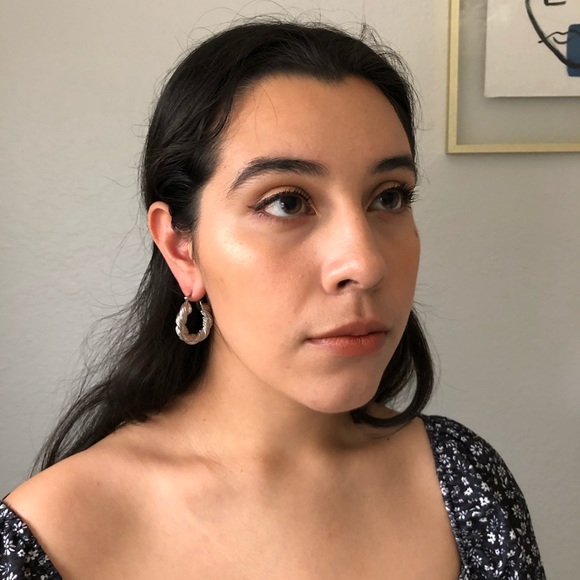 CHURRO TWIST Hoop Earrings in Luna/Silver 🥖 - Picture 3 of 3